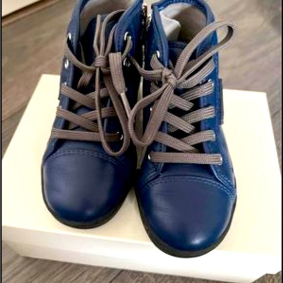 Boys shoes
